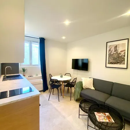 アパート 1 Bedroom - In The Heart Of The Old Town アンティーブ