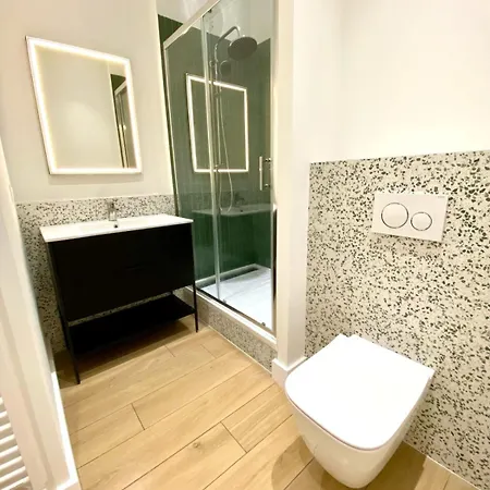 1 Bedroom - In The Heart Of The Old Town Apartment *