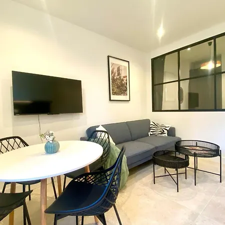 1 Bedroom - In The Heart Of The Old Town Apartment Antibes